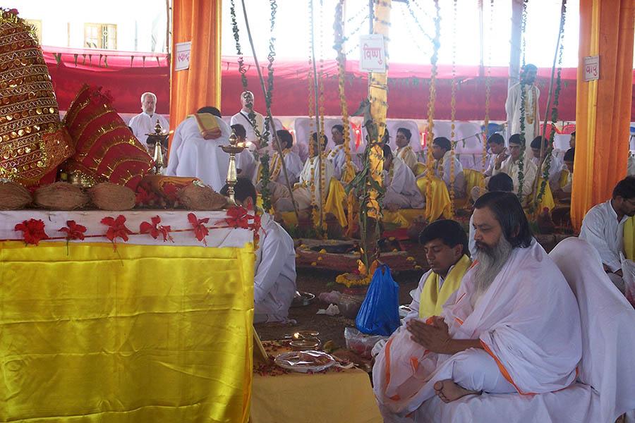 On first day of Chaitra Navararti 2009 Shri Lakshchandi Mahayagya sankalpa was taken by Brahmachari Girish Ji at Gurudev Brahmanand Saraswati Ashram, Chhan, Bhopal. Since then 4 Shri Lakshchandi Mahayagyas have completed and 5th one is continuing. In Lakshchandi Yagya 1,00,000 paath (chanting) of
Shri Durga Saptshati is done with 70,000 ahuties (offerings) in 9 Dhawan kunds (fire pits). 
